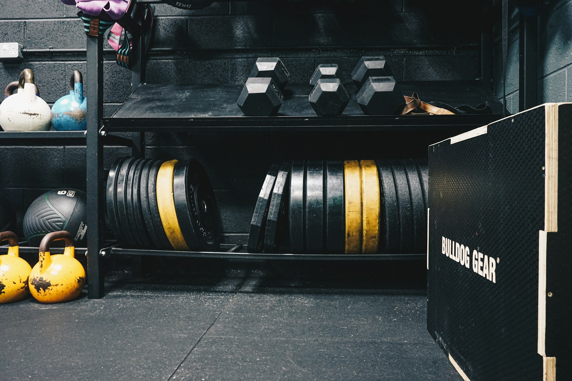 https://unsplash.com/photos/a-gym-area-with-a-rack-of-exercise-equipment-3K7OhJYhkQ0?utm_content=creditCopyText&utm_medium=referral&utm_source=unsplash